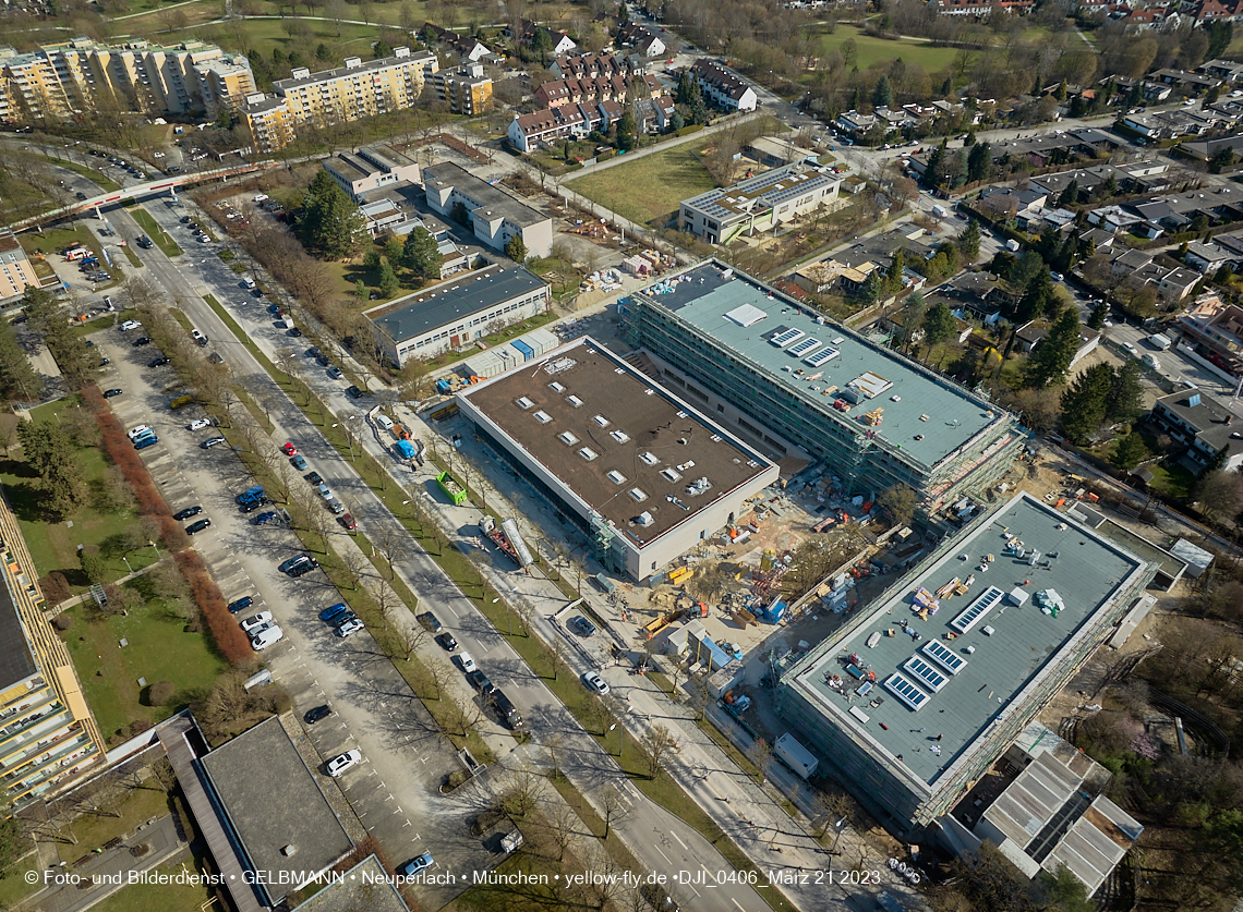 21.03.2023 - Luftbilder von der Grundschule am Karl-Marx-Ring in Neuperlach